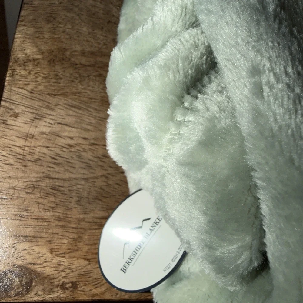 Berkshire Blanket Velvet Soft  Throw 50